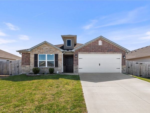 527 Woodcreek Loop , Lowell, AR 72745