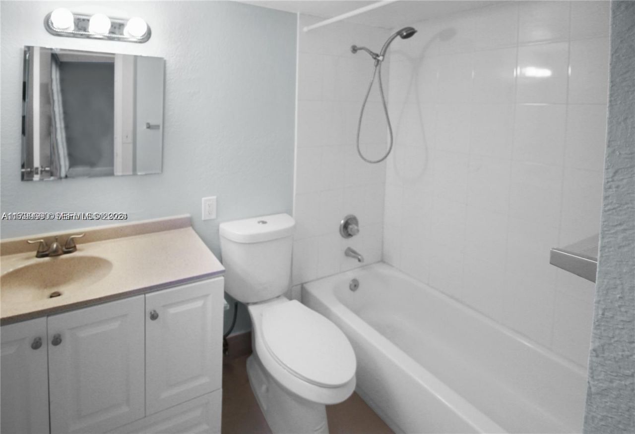 17021 N Bay Road, Unit 105, Sunny Isles Beach, FL 33160 Photo
