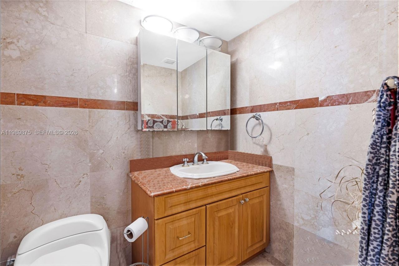 7601 E Treasure Dr, Unit 1924, North Bay Village, FL 33141 Photo