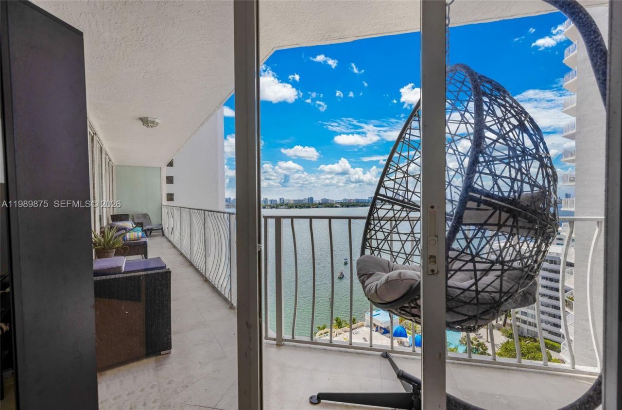7601 E Treasure Dr, Unit 1924, North Bay Village, FL 33141 Photo