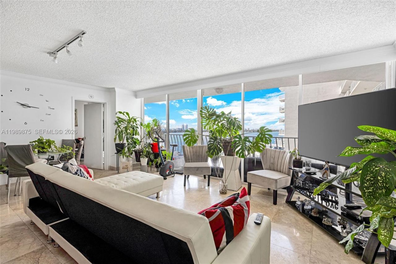 7601 E Treasure Dr , Unit 1924, North Bay Village, FL 33141 Photo