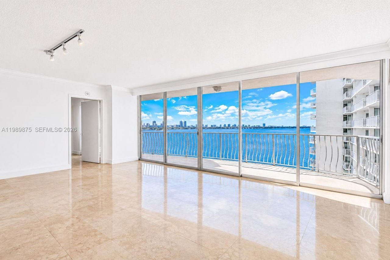 7601 E Treasure Dr, Unit 1924, North Bay Village, FL 33141 Photo