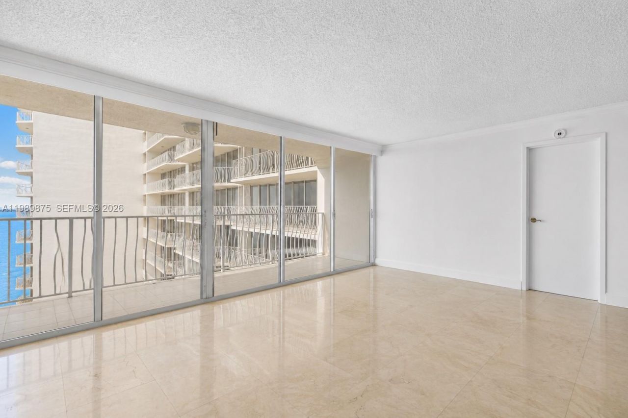 7601 E Treasure Dr, Unit 1924, North Bay Village, FL 33141 Photo
