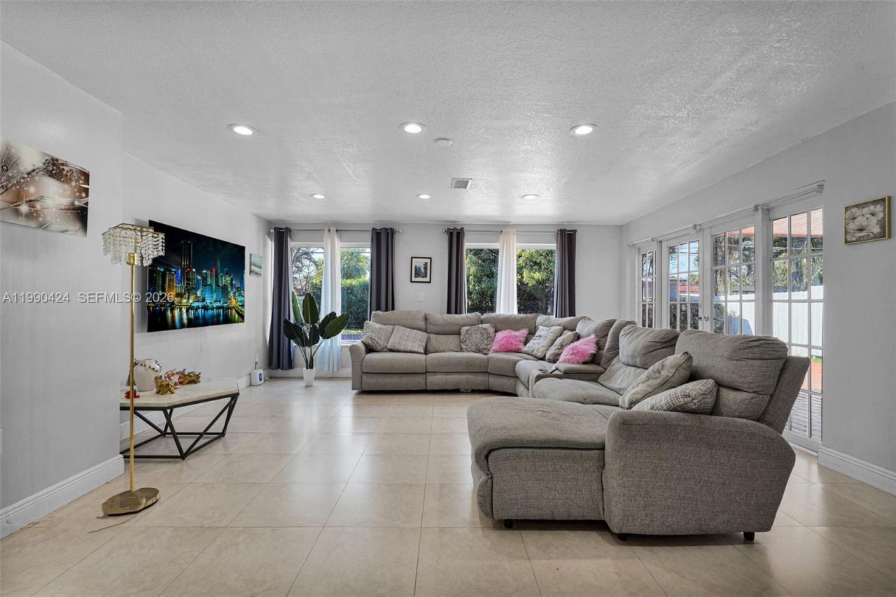 760 E 55th St , Hialeah, FL 33013 Photo