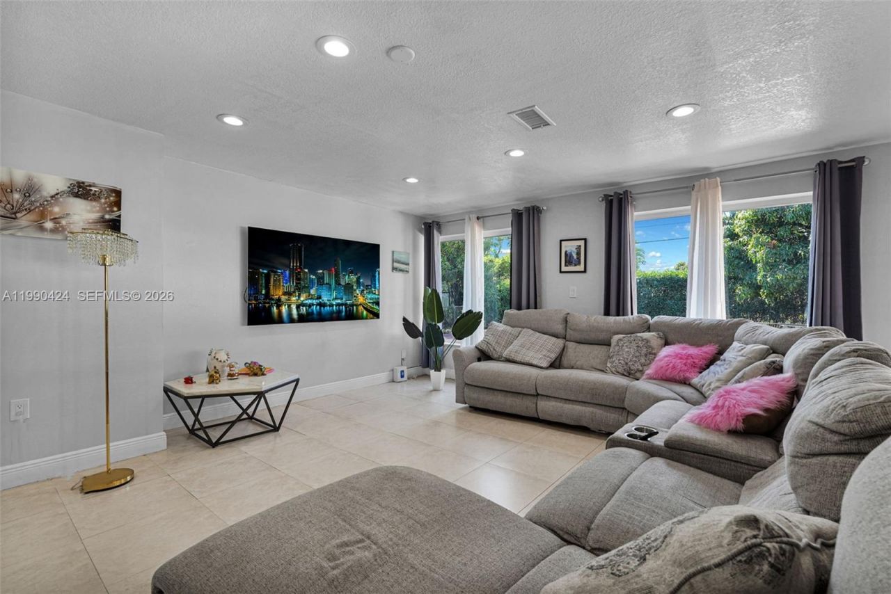 760 E 55th St , Hialeah, FL 33013 Photo
