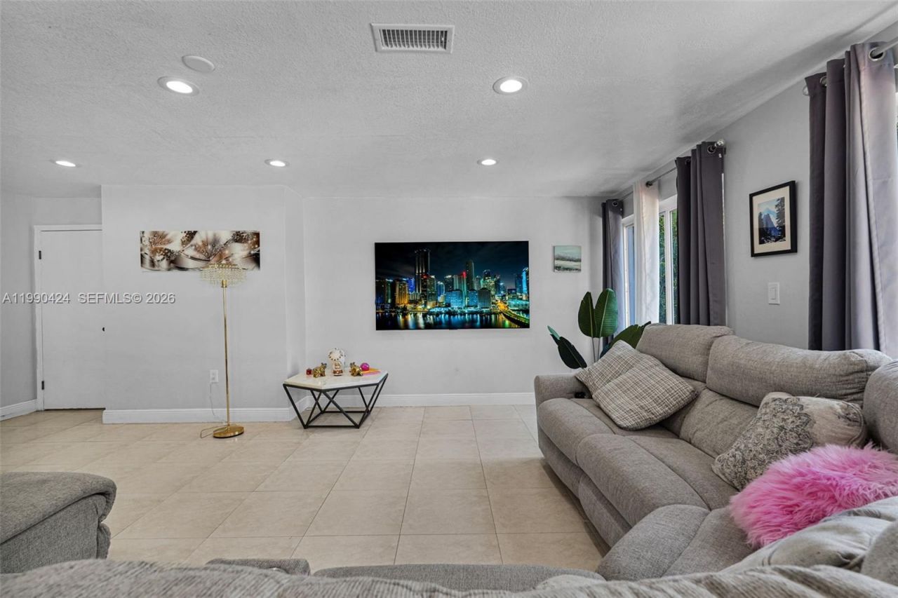 760 E 55th St , Hialeah, FL 33013 Photo