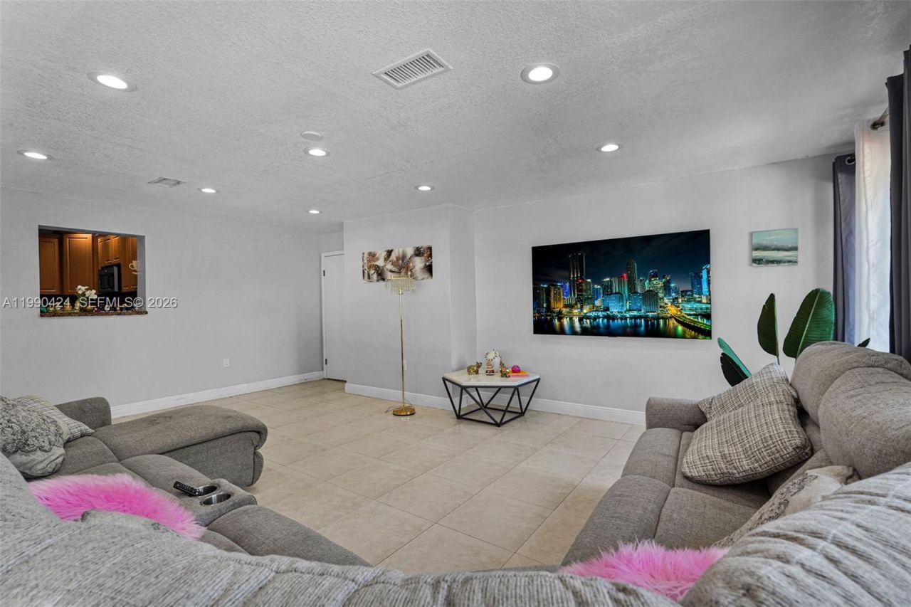 760 E 55th St , Hialeah, FL 33013 Photo