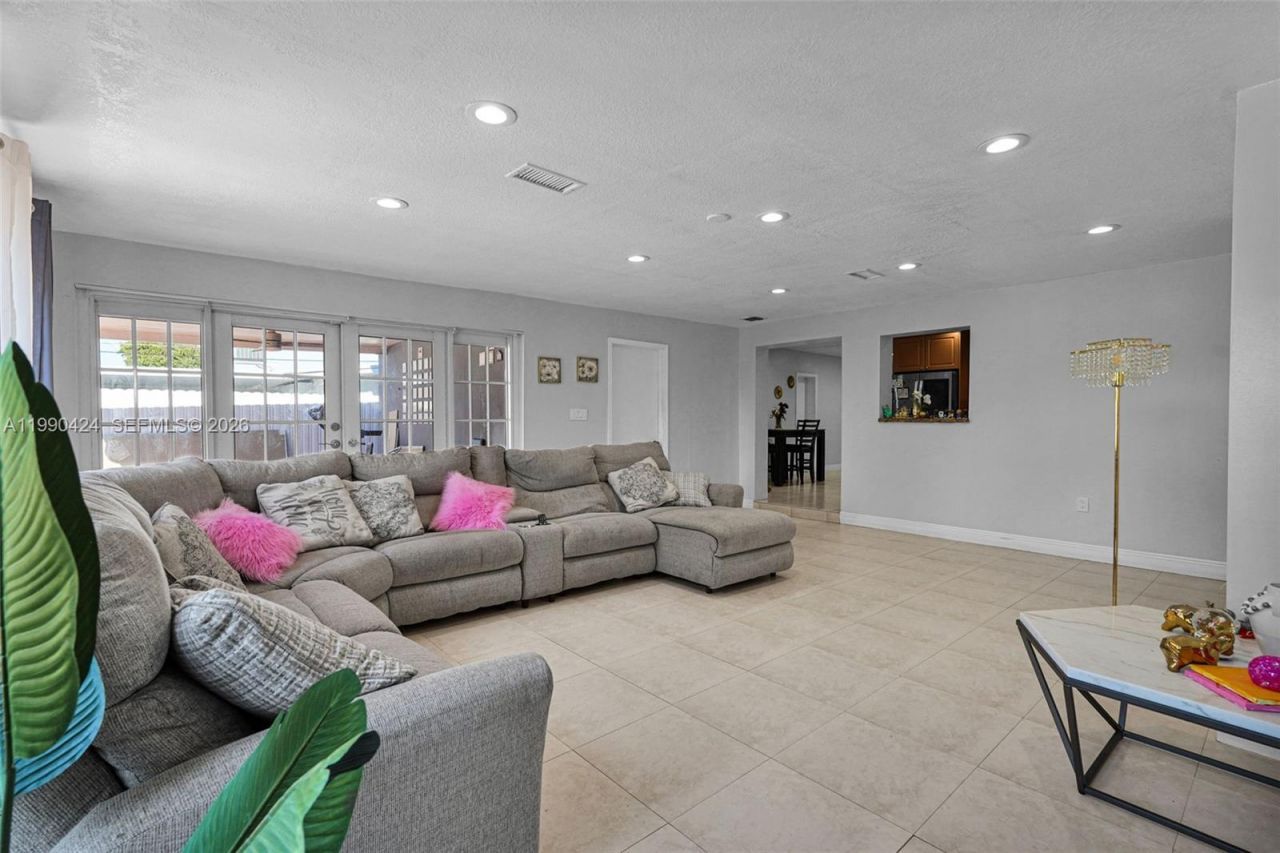 760 E 55th St , Hialeah, FL 33013 Photo