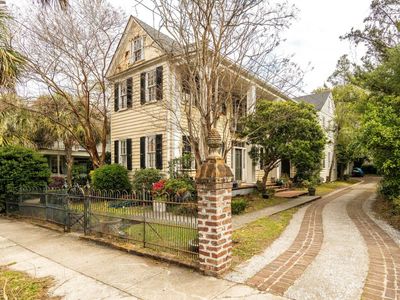 10 Council Street, Charleston, SC 29401