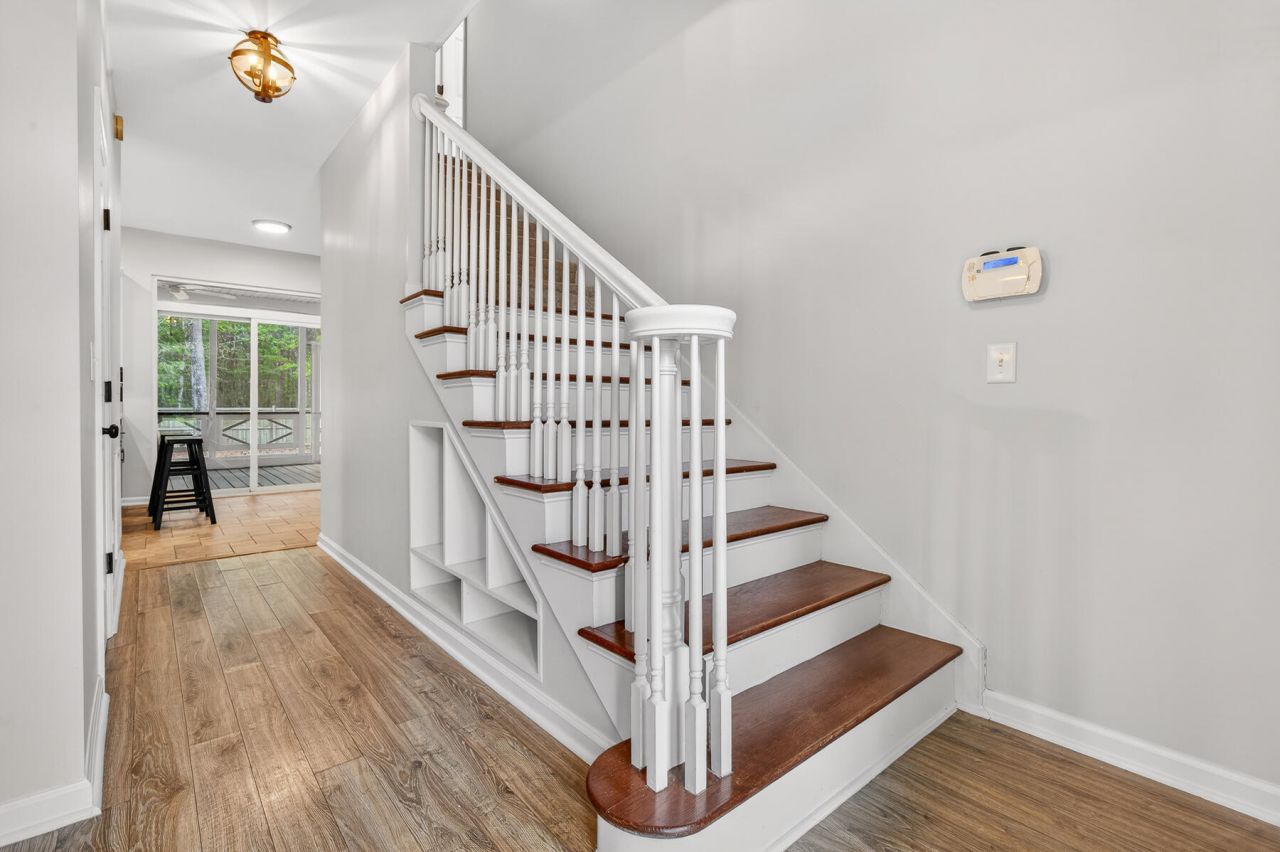 334 Camelot Drive Photo 16