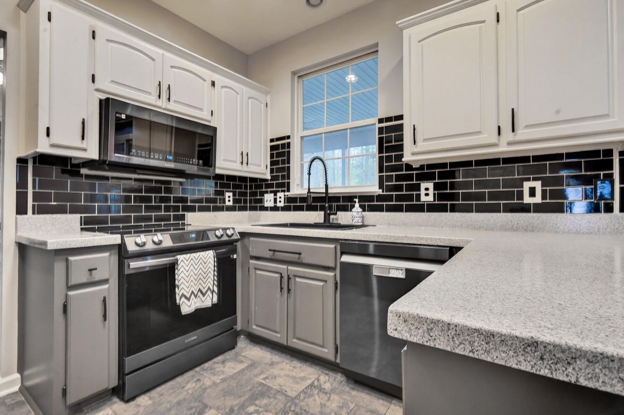 334 Camelot Drive Photo 24