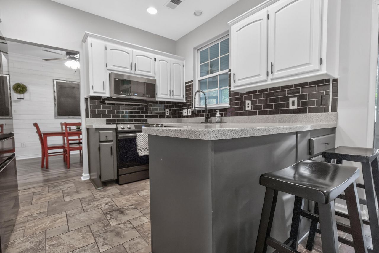 334 Camelot Drive Photo 32