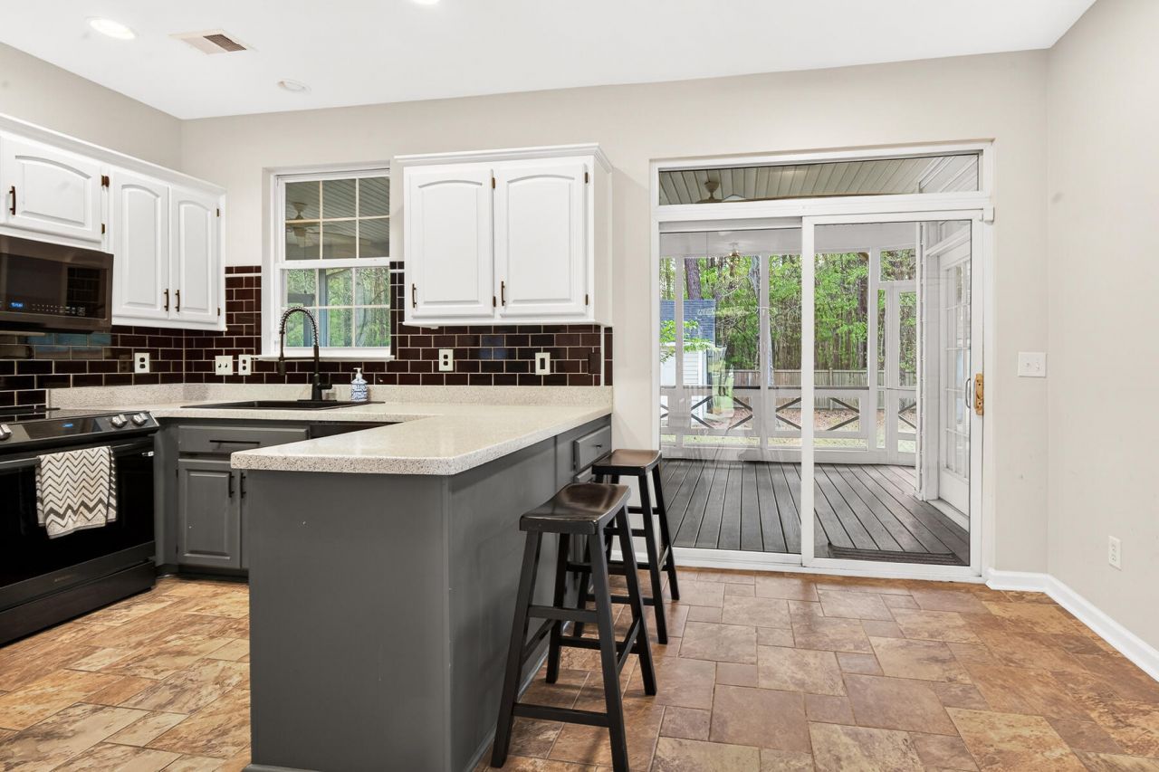 334 Camelot Drive Photo 35