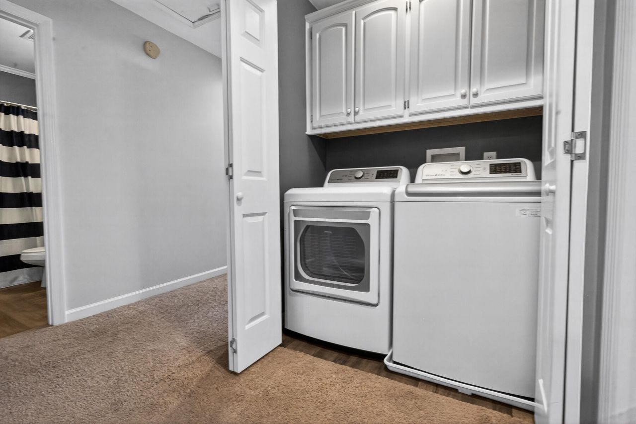 334 Camelot Drive Photo 42