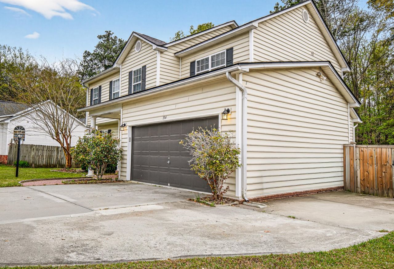 334 Camelot Drive Photo 6