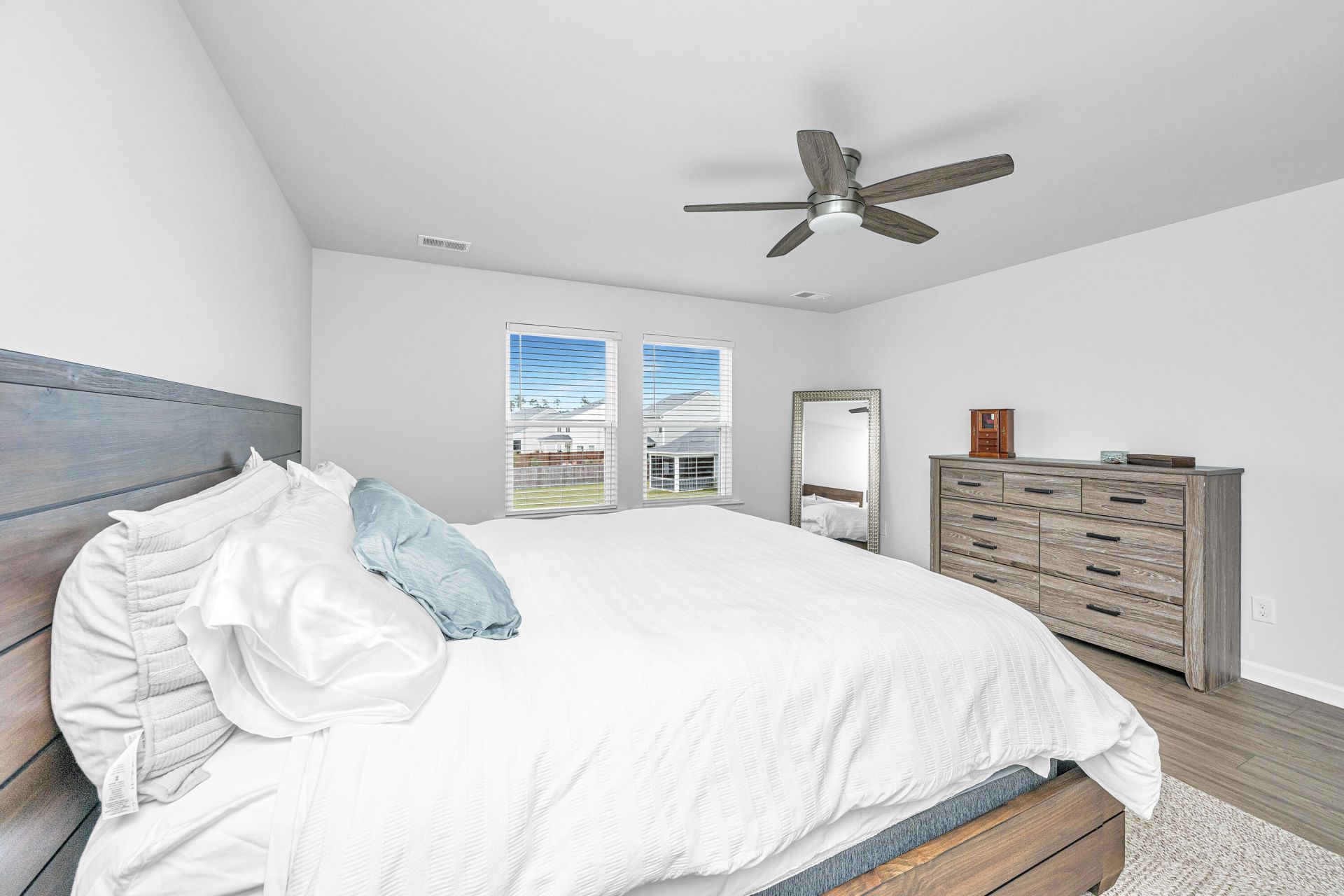 412 Carrara Drive Photo 32