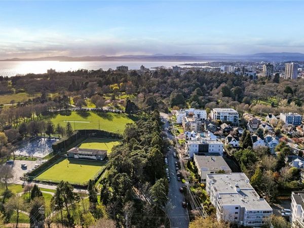 1050 Park Blvd, Unit 207, Victoria, BC V8V 2T4