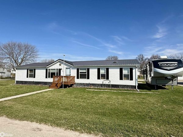 202 E Weissenburger Street, Laurel, IA 50141