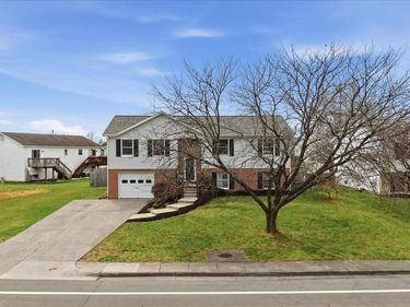 203 IVORY DRIVE , STEPHENS CITY, VA 22655