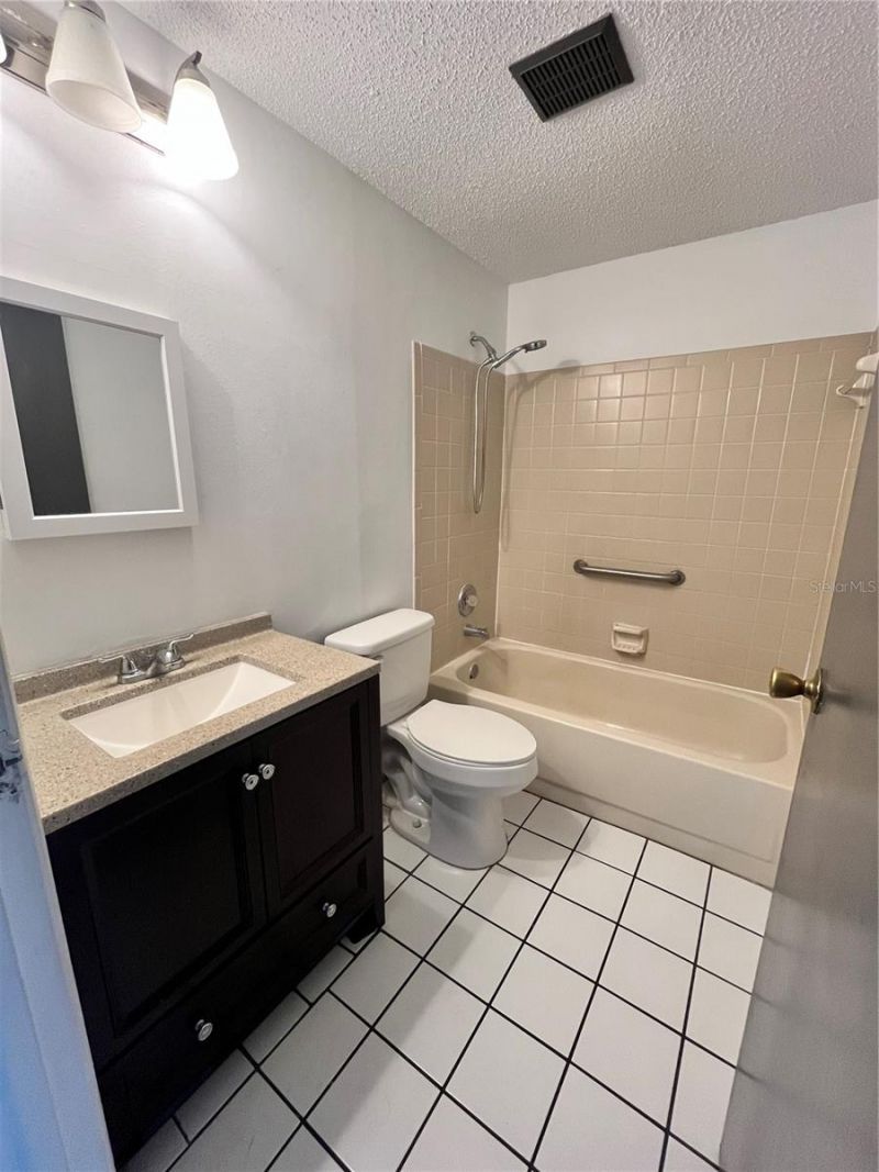 4918 Silver Oaks Village, Unit F, Orlando, FL 32808 Photo