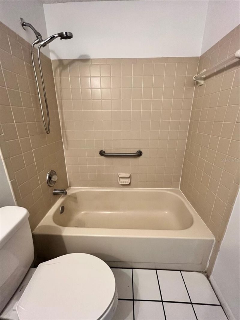 4918 Silver Oaks Village, Unit F, Orlando, FL 32808 Photo