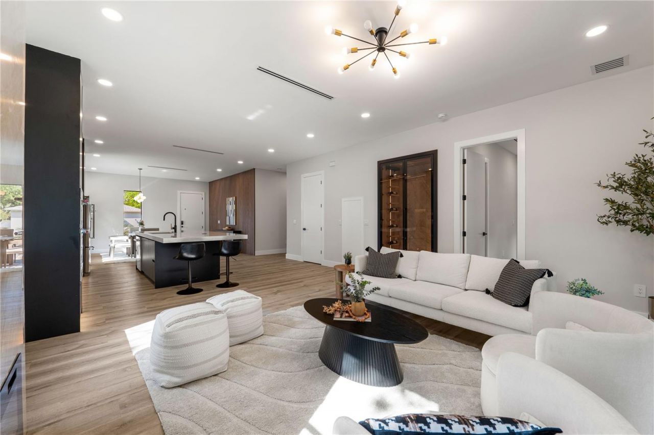 3104 W Pine Street, Tampa, FL 33607 Photo