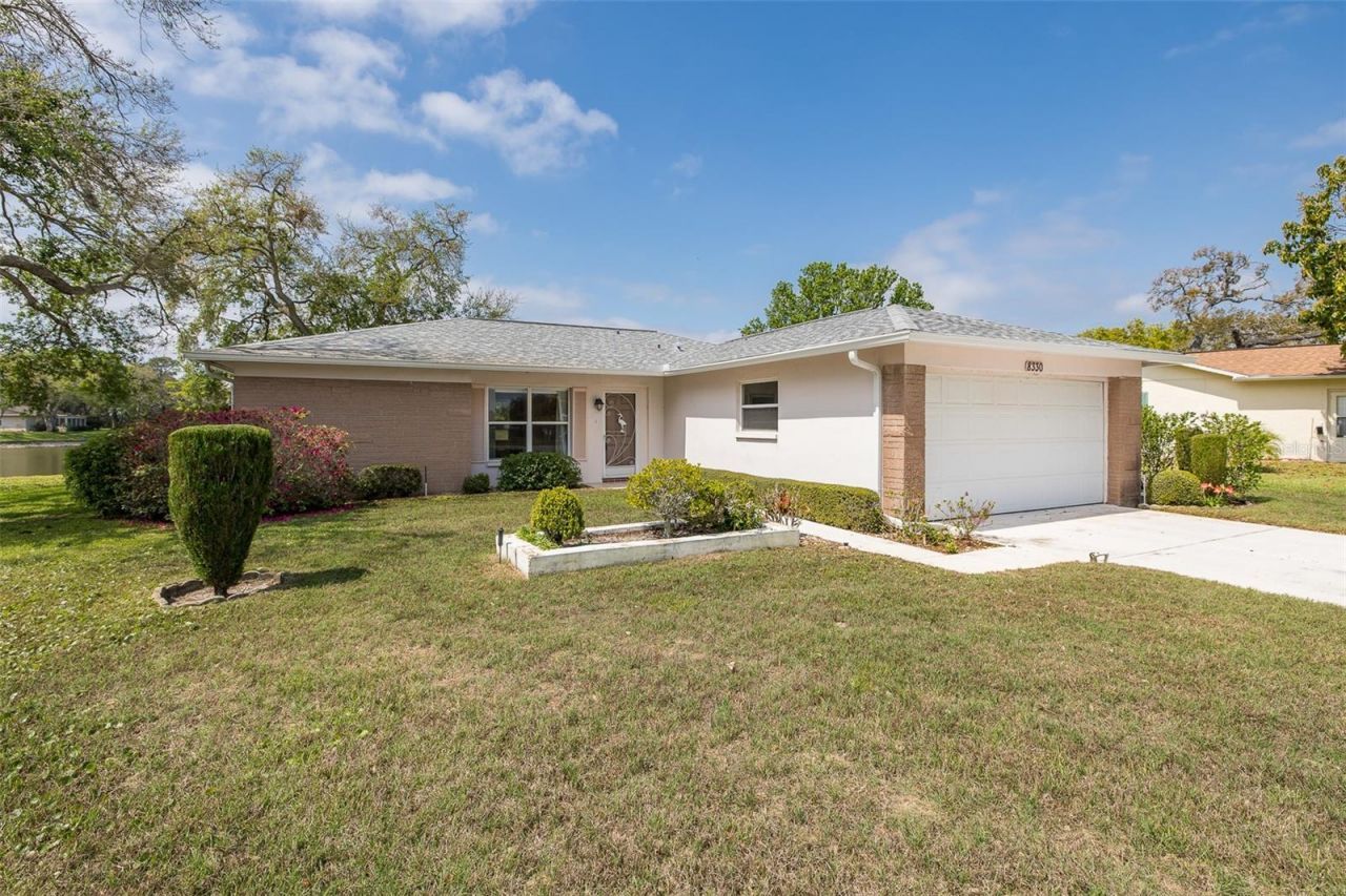 8330 Divot Way, Port Richey, FL 34668 Photo