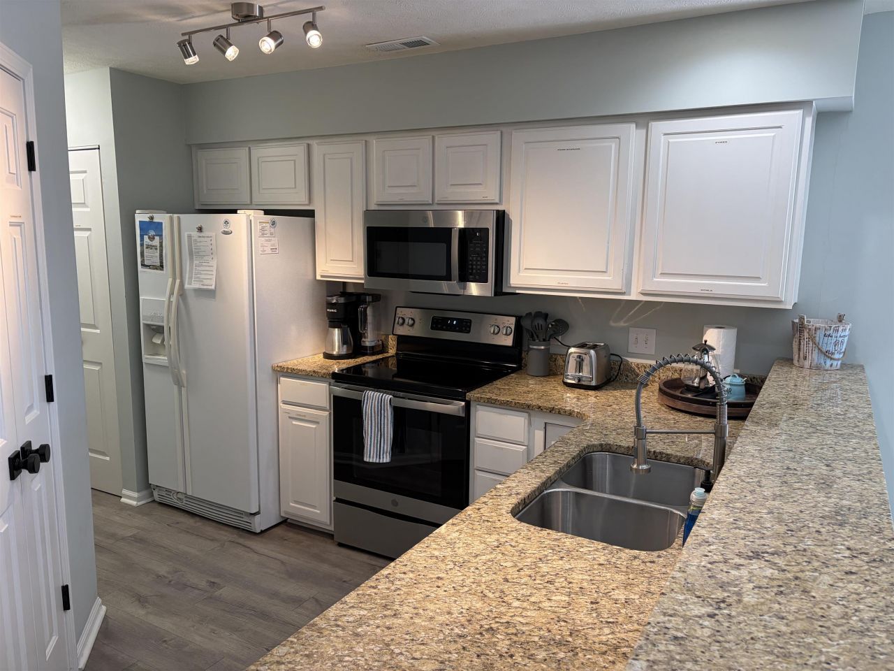 342 Pinehurst Dr. Photo 12