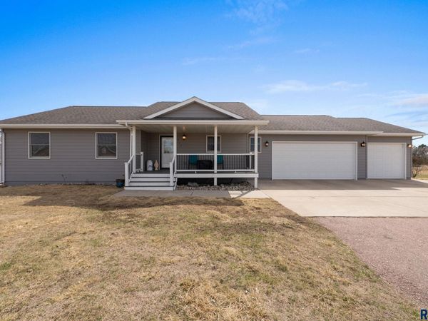 403 Meadowlark Ln, Montrose, SD 57048