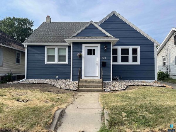 821 W 22nd St, Sioux Falls, SD 57105