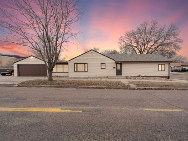 921 S Sherman Ave, Sioux Falls, SD 57104