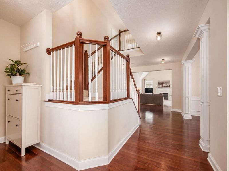 7991 Oak Meadow Drive, Dublin, OH 43016 Photo 3