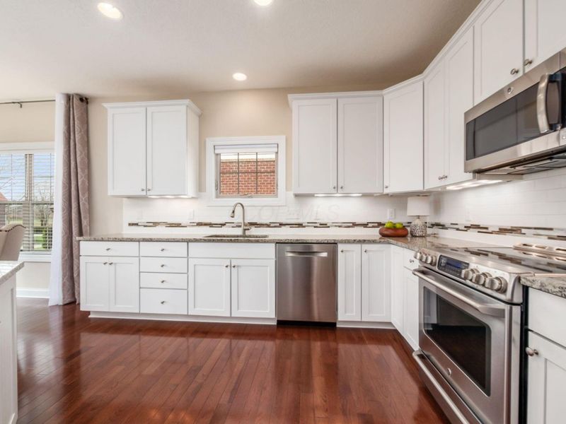 7991 Oak Meadow Drive, Dublin, OH 43016 Photo 4