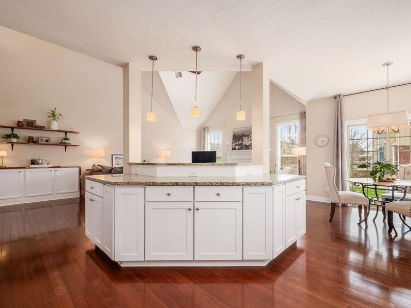 7991 Oak Meadow Drive, Dublin, OH 43016 Photo 5