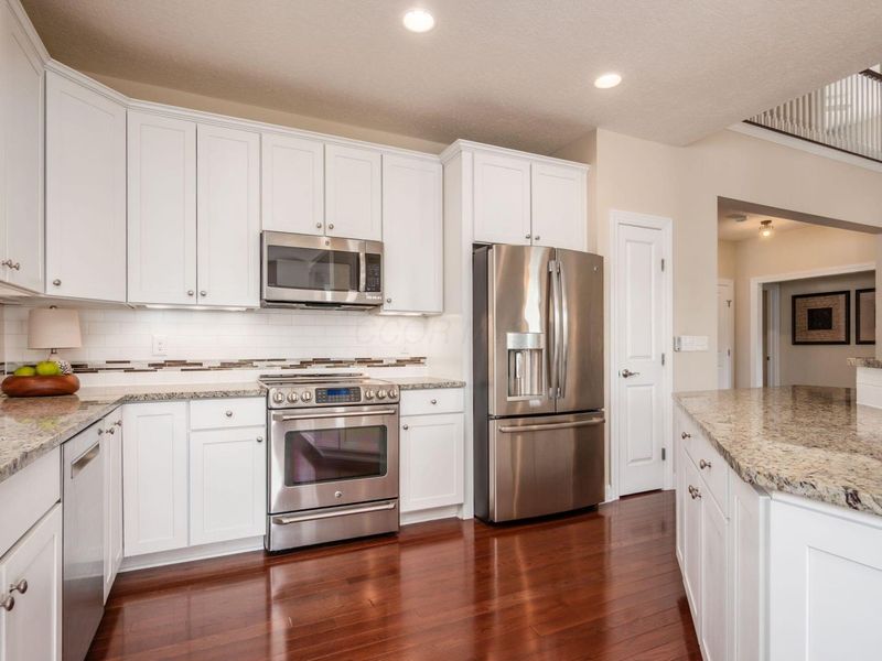 7991 Oak Meadow Drive, Dublin, OH 43016 Photo 6