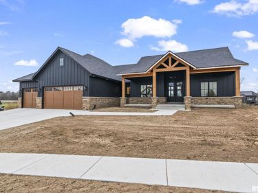 1807 WILLOW BEND, Chatham, IL 62629