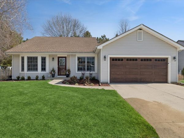 204 S Carriage Trail, McHenry, IL 60050