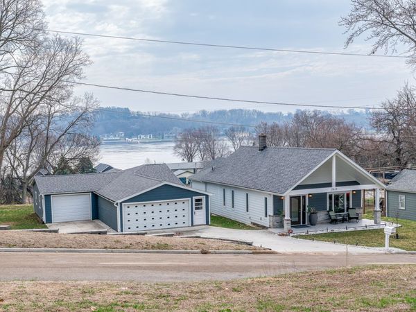 3215 Garfield Street, Clinton, IA 52732