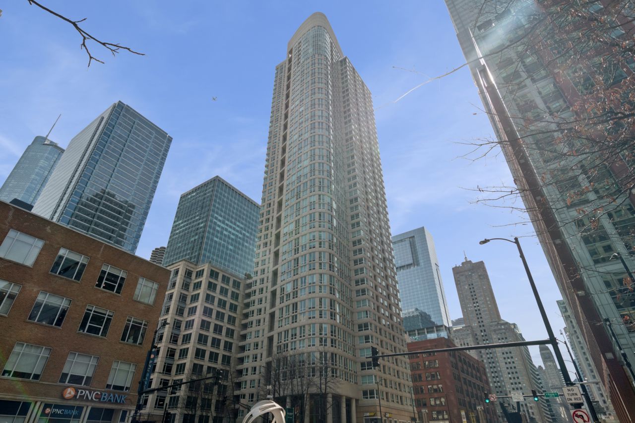345 N La Salle Drive, Unit 1706, Chicago, IL 60654 Main Photo