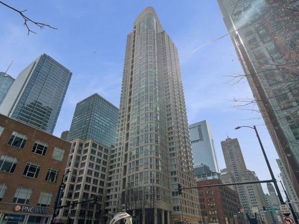 345 N La Salle Drive, Unit 1706, Chicago, IL 60654