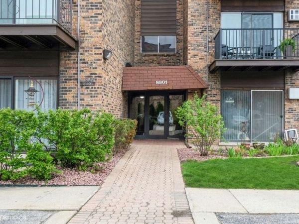 8901 N Western Avenue , Unit 203, Des Plaines, IL 60016