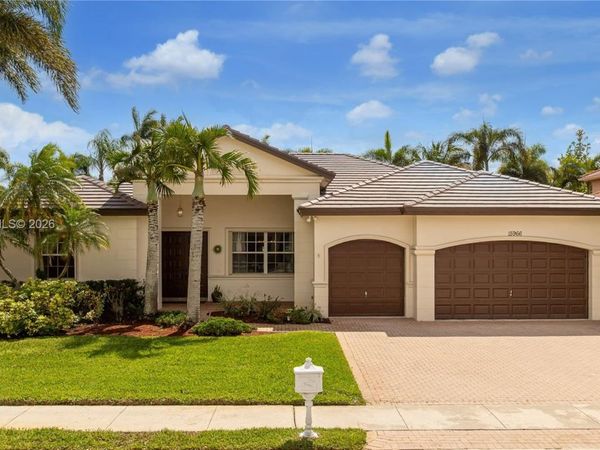15966 SW 3rd St , Pembroke Pines, FL 33027