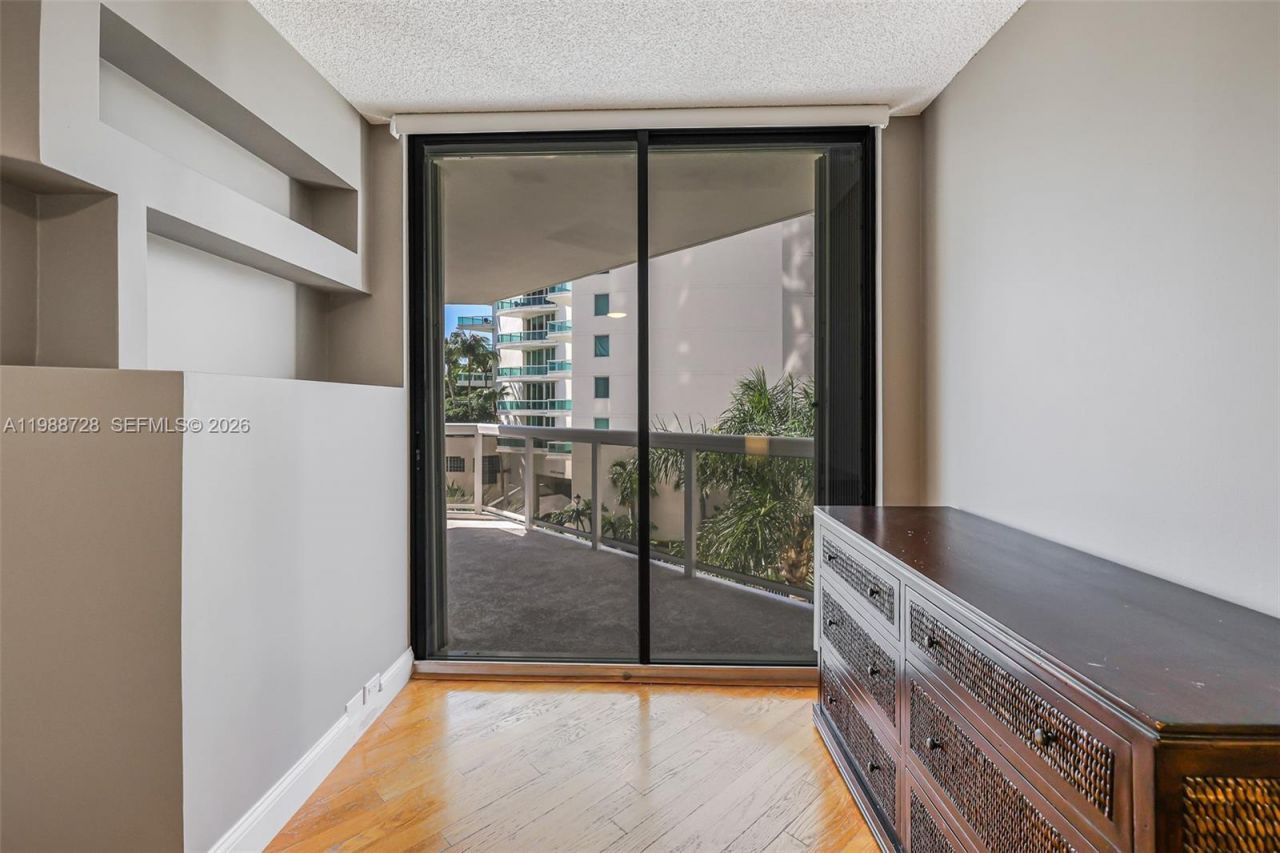 20185 E Country Club Dr, Unit 302, Aventura, FL 33180 Photo