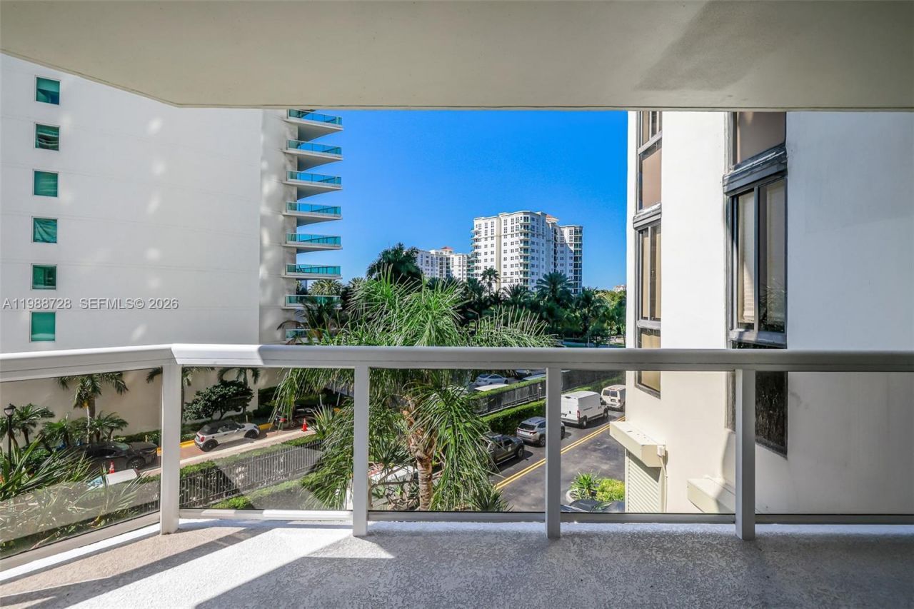 20185 E Country Club Dr, Unit 302, Aventura, FL 33180 Photo
