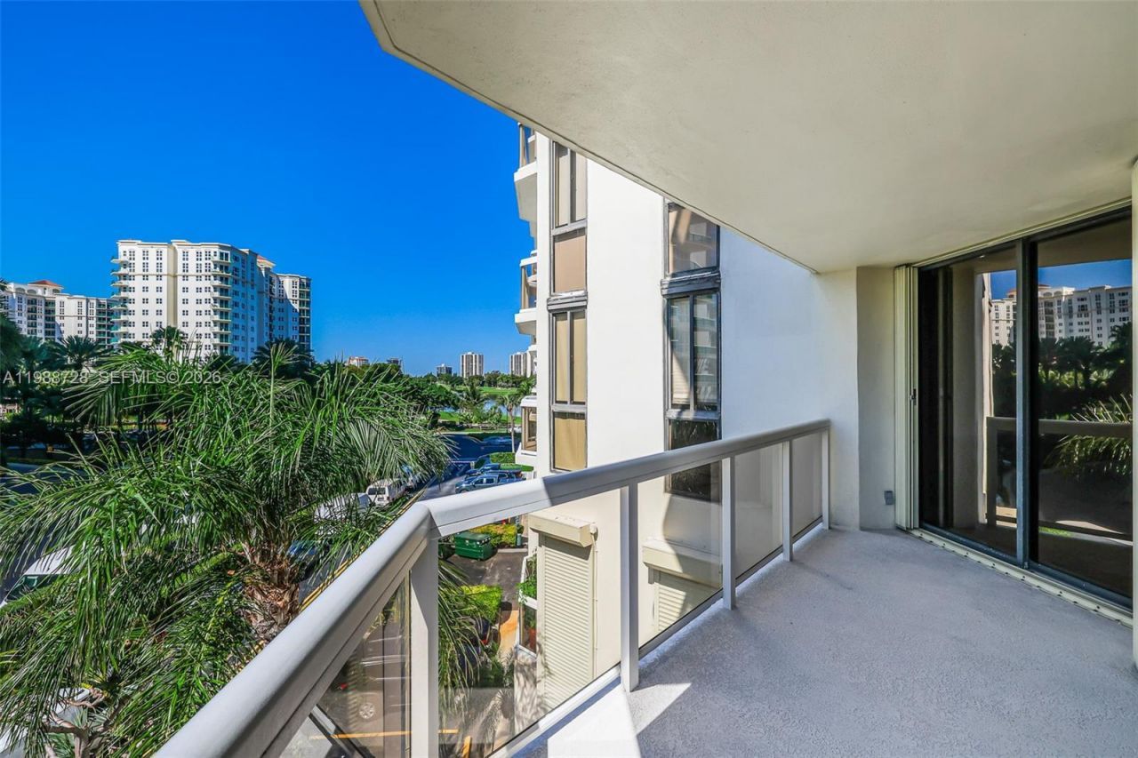 20185 E Country Club Dr, Unit 302, Aventura, FL 33180 Photo