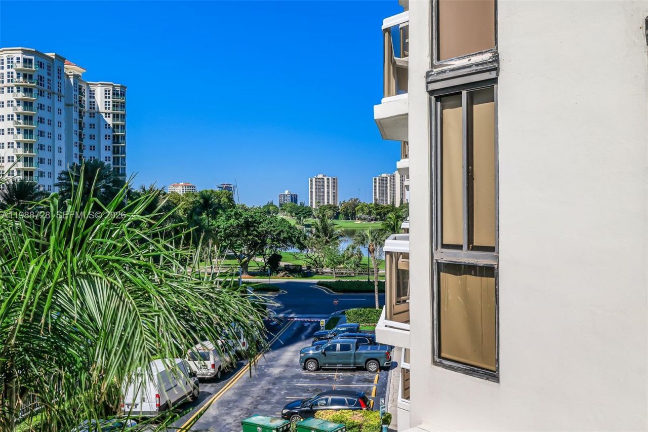 20185 E Country Club Dr, Unit 302, Aventura, FL 33180 Photo