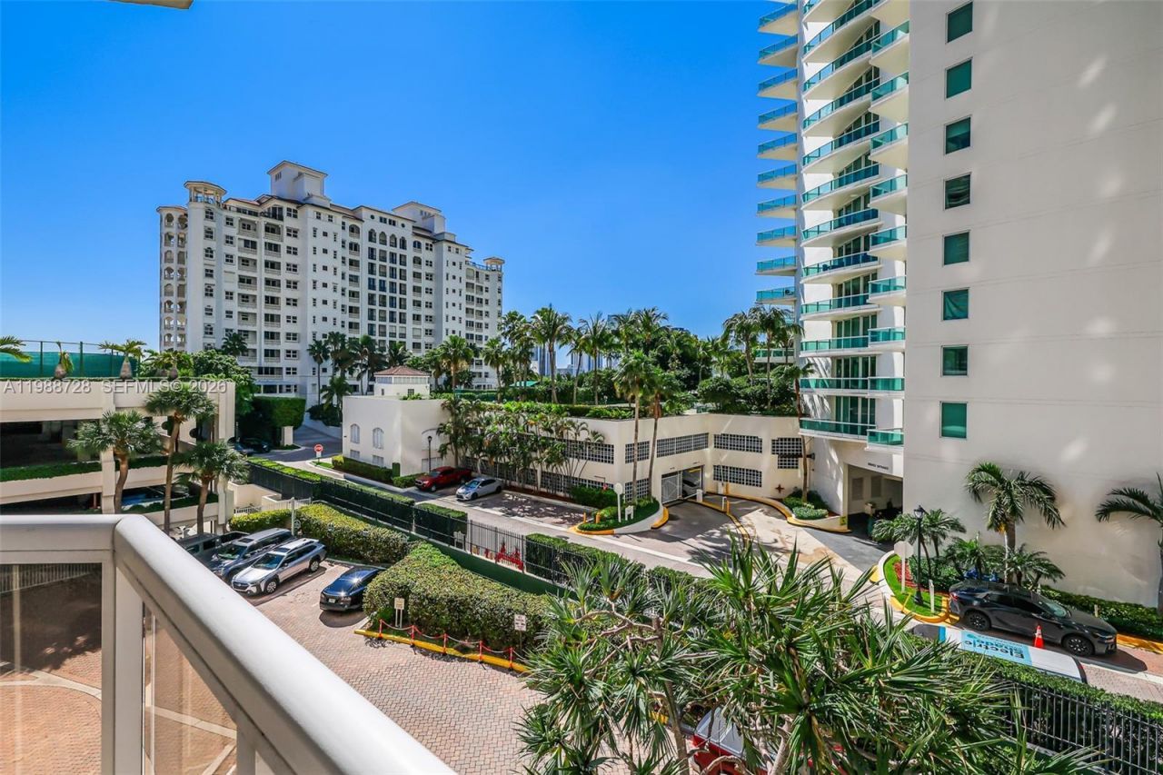 20185 E Country Club Dr, Unit 302, Aventura, FL 33180 Photo