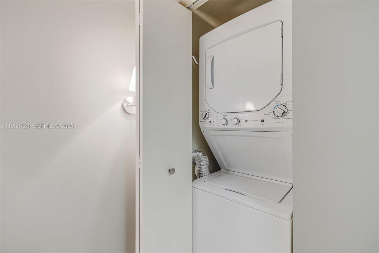 20185 E Country Club Dr, Unit 302, Aventura, FL 33180 Photo