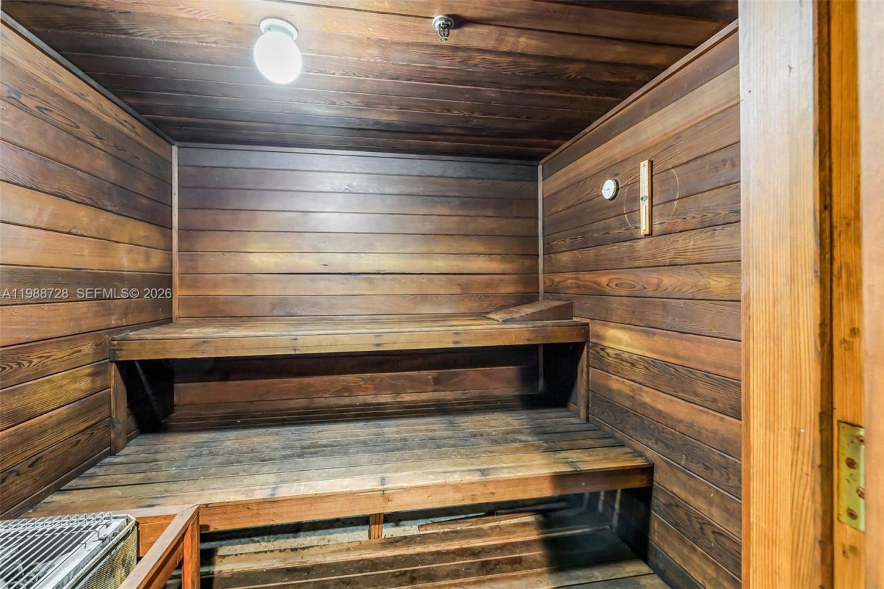 20185 E Country Club Dr, Unit 302, Aventura, FL 33180 Photo