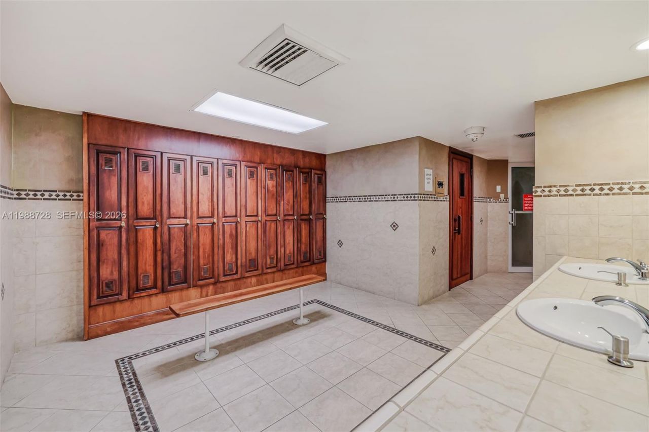 20185 E Country Club Dr, Unit 302, Aventura, FL 33180 Photo